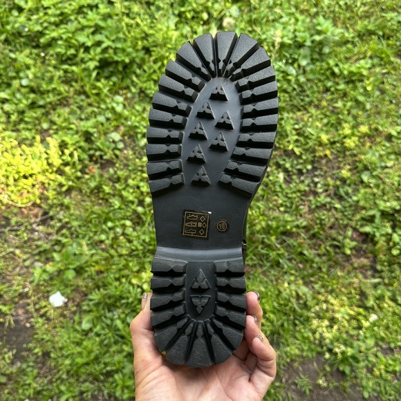 Mis-Jes - Picture 2 of 2